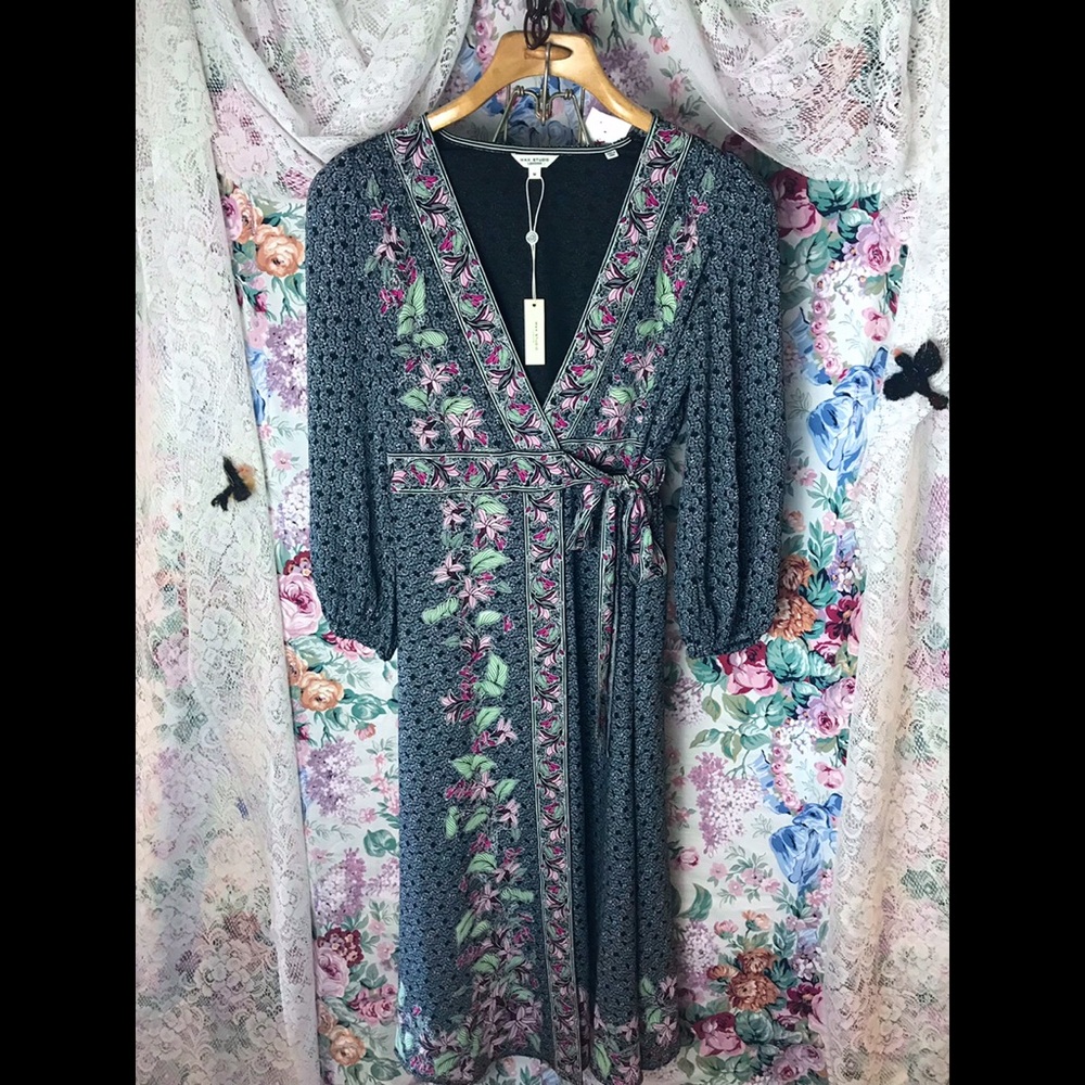 max Studio beautiful light weight long sleeve wrap dress, size M!